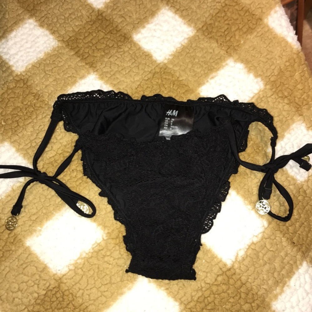 H&M: bikini bottom